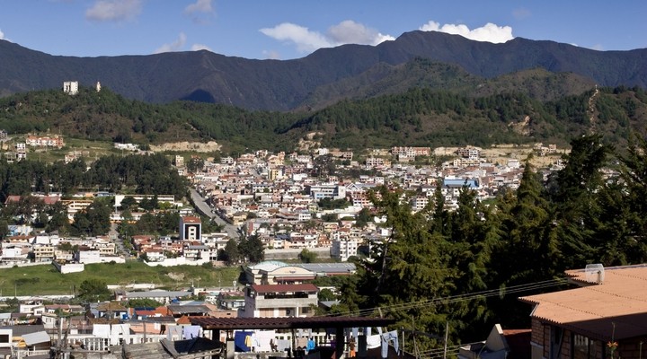 Uitzicht op Loja, met de Andes op de achtergrond