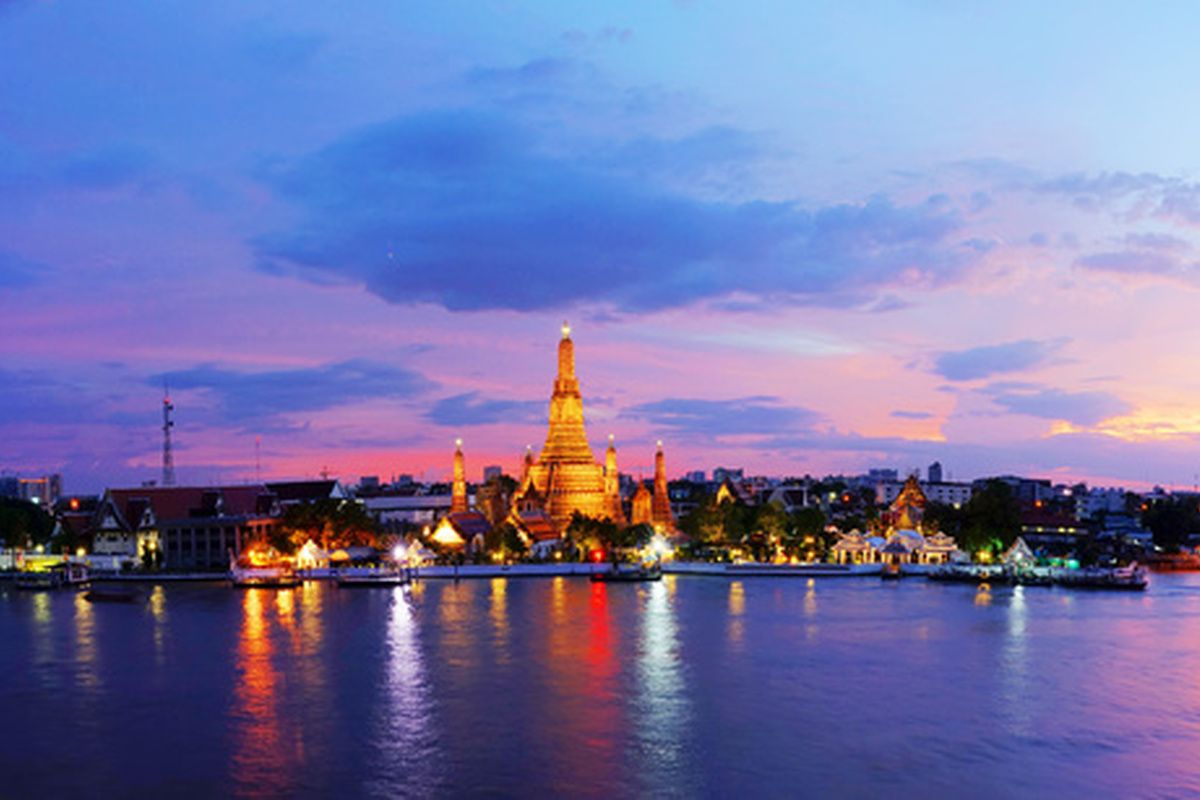 Zonsondergang bij de Chao Phraya
