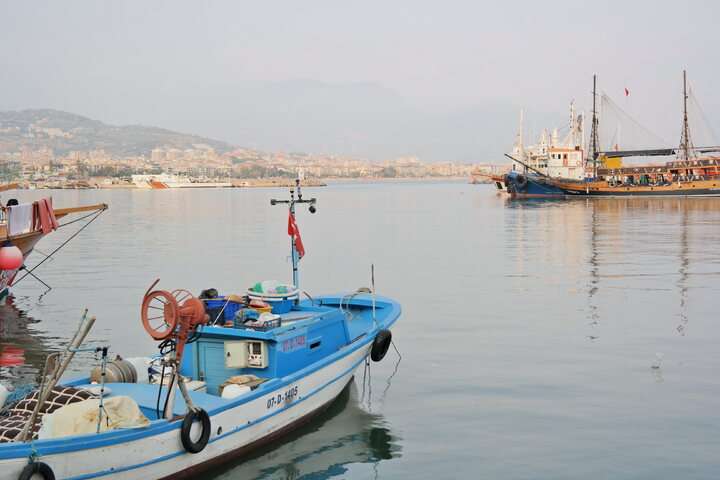 Boottocht langs het schiereiland