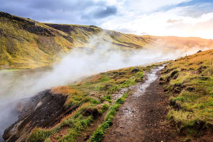Ga badderen in de Reykjadalur hotspring