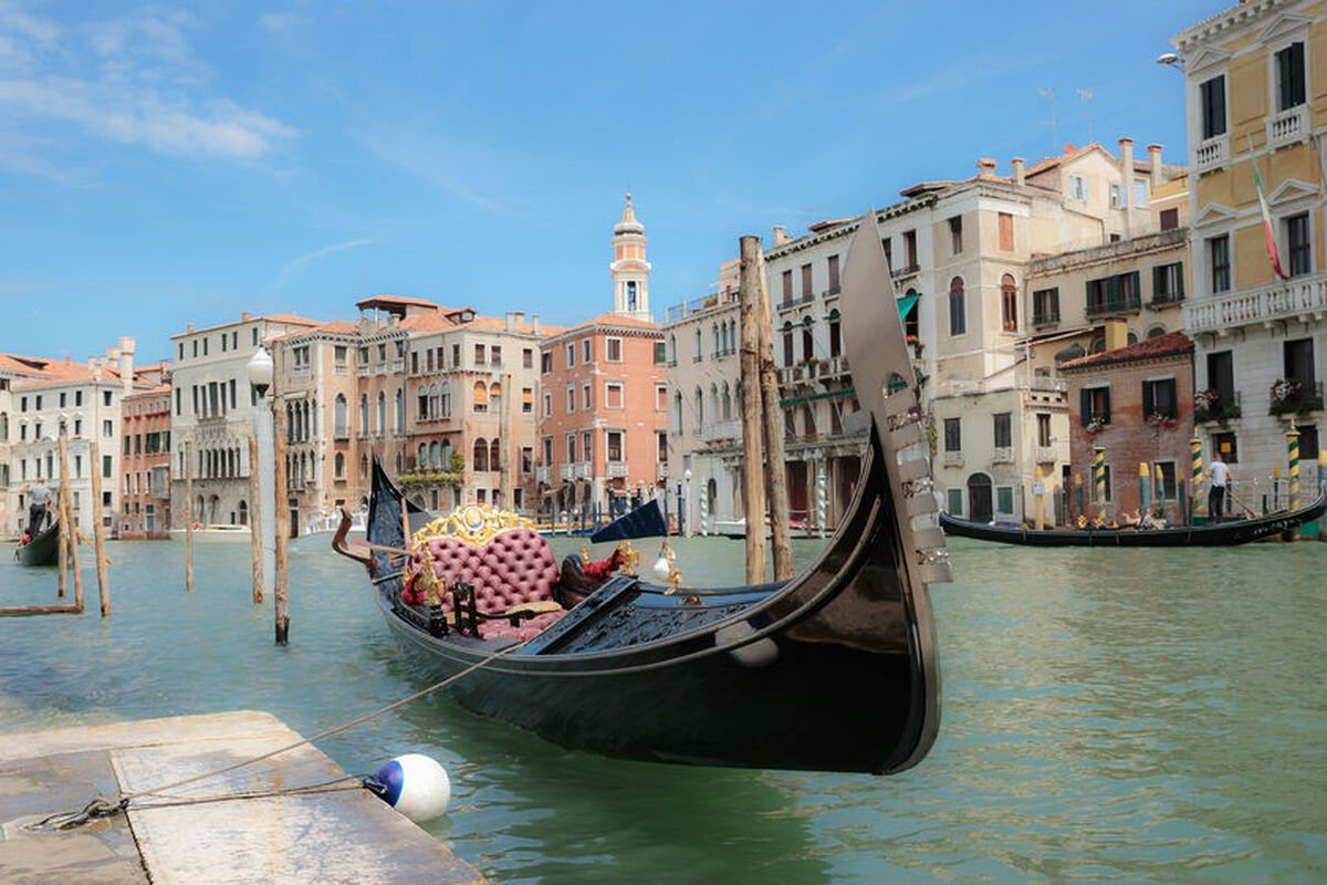 Op de foto zie je maar &eacute;&eacute;n gondel, die klaar ligt voor jou om in te gaan varen