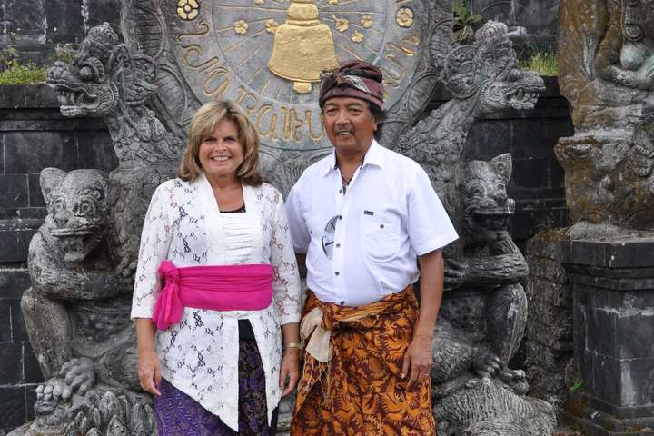 Nellie met haar man op Bali