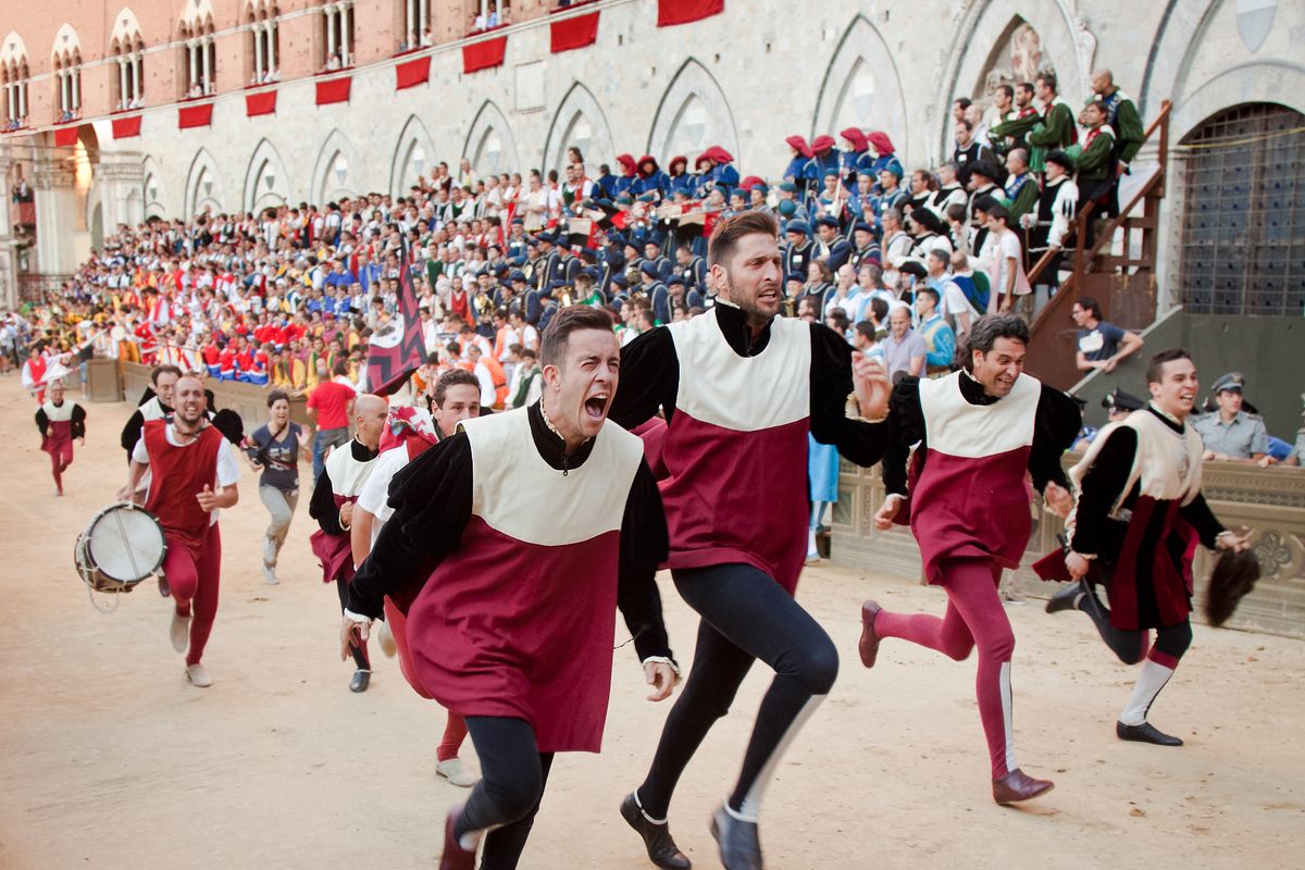 Uitbundig vieren van paardenrace, Siena
