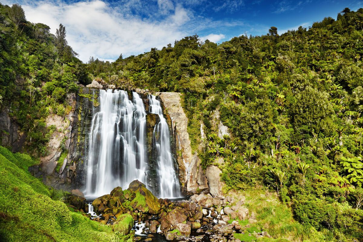Landschap Nieuw-Zeeland met watervallen