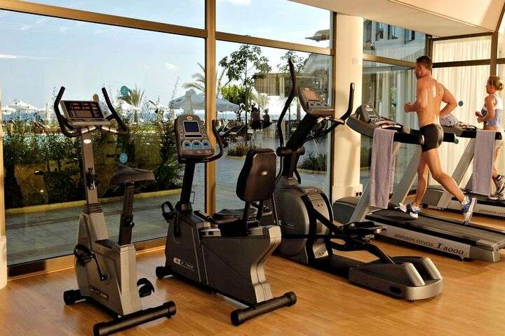Constantinou Bros Athena Royal Beach Hotel fitnesscentrum