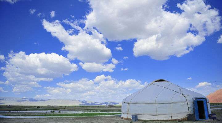 Een yurt op de steppe