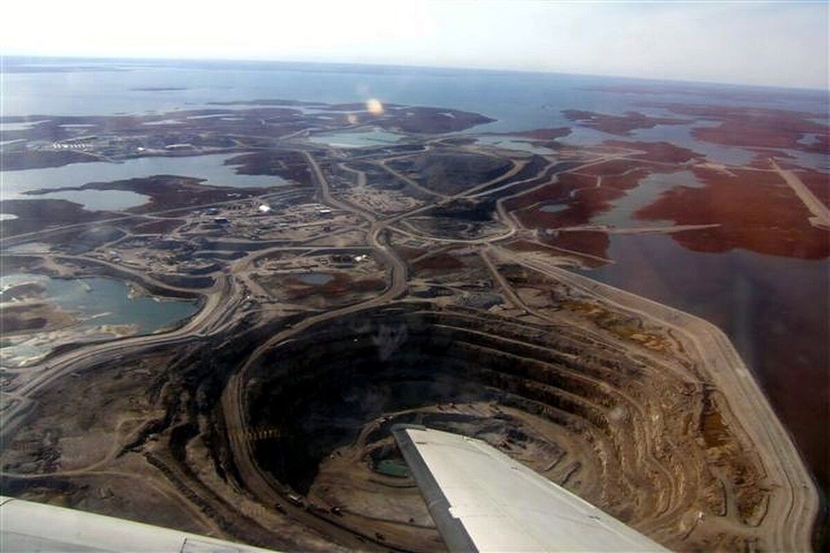 Diavik Diamond Mine vanuit een vliegtuig