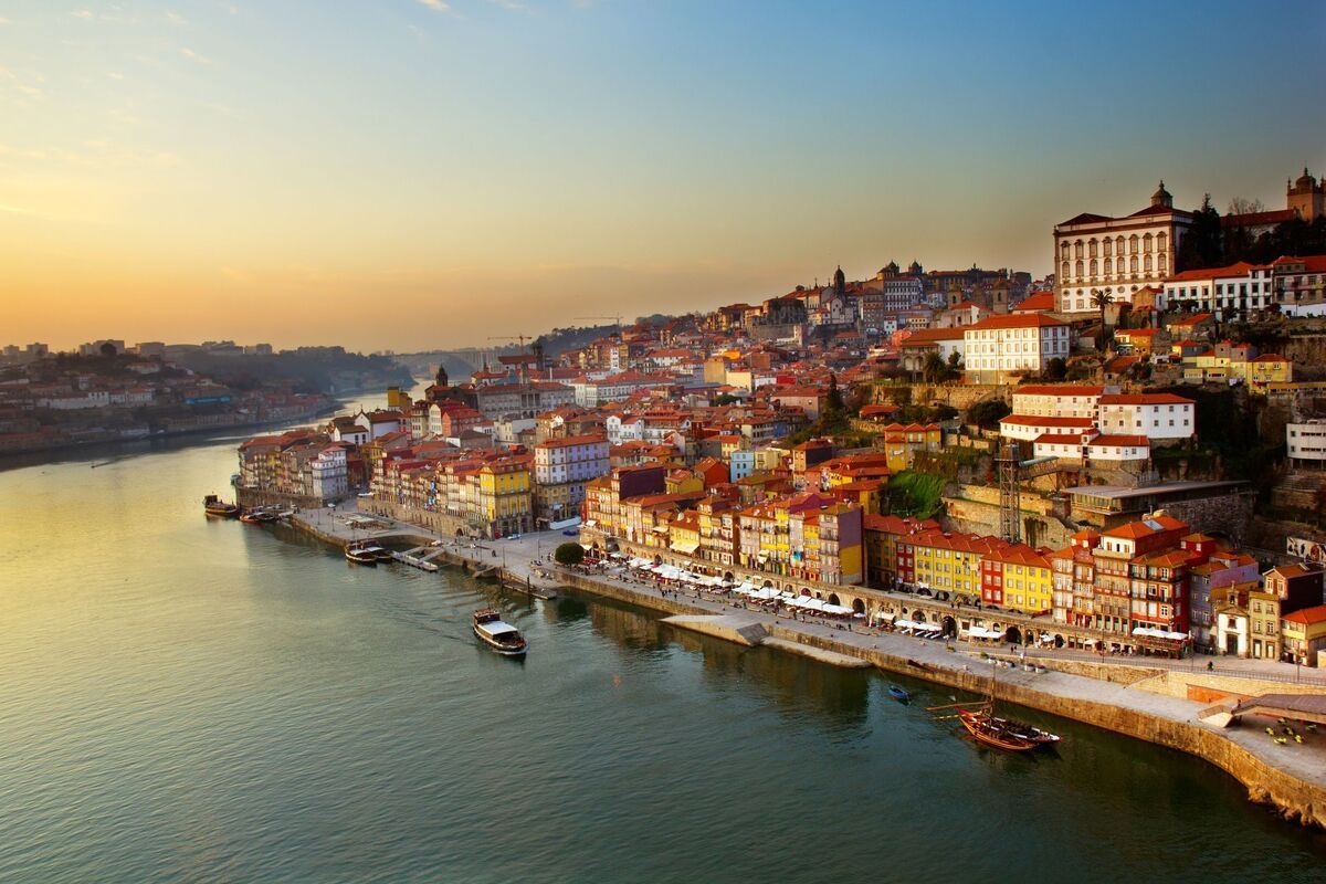 Oude centrum Porto en rivier de Douro, Portugal