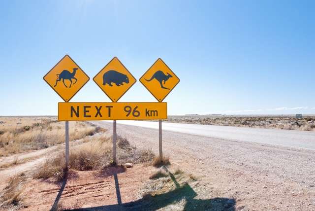 Autorit door de Australische Outback