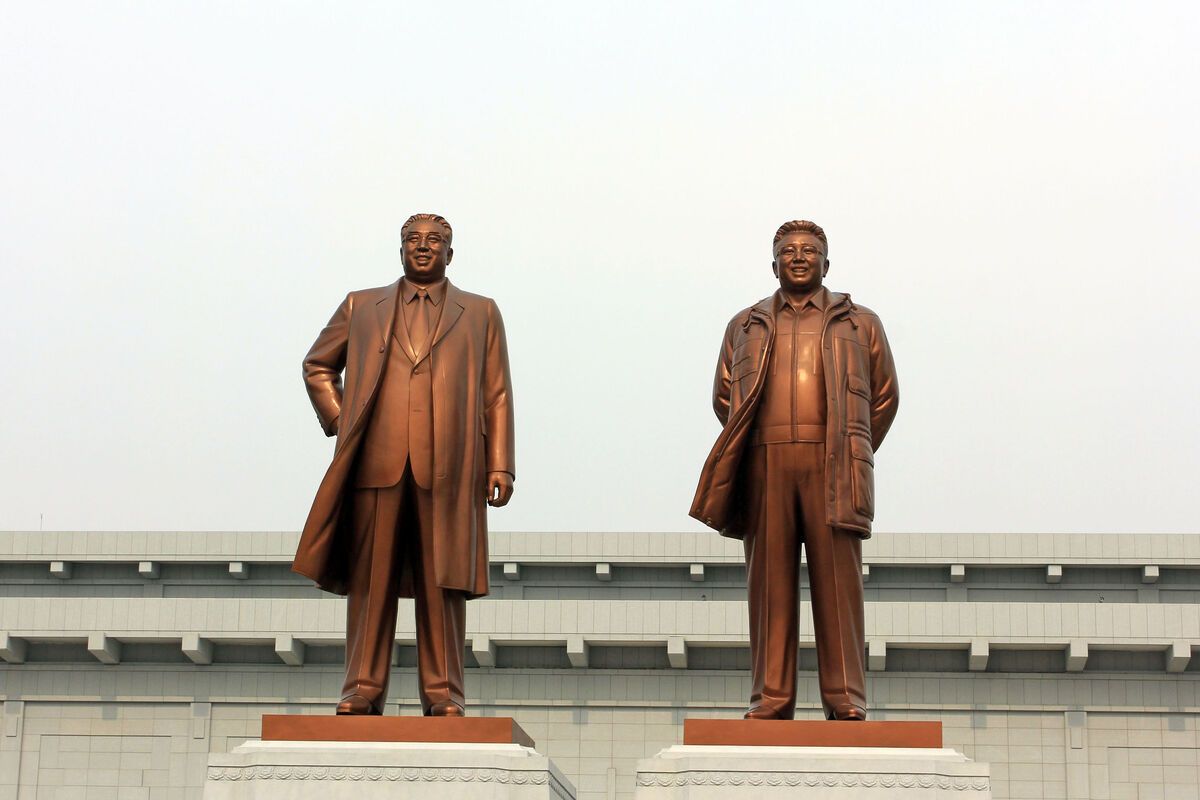 Kim Il-sung en Kim Jong-il standbeeld Noord-Korea
