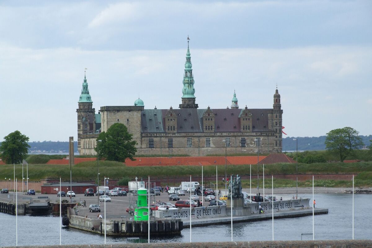 Haven Helsingor met Kronberg Kasteel op achtergron