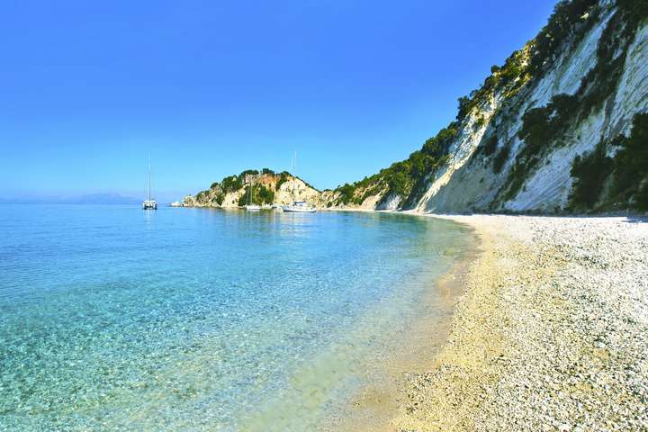 Zomers strand op Ithaka, Griekenland