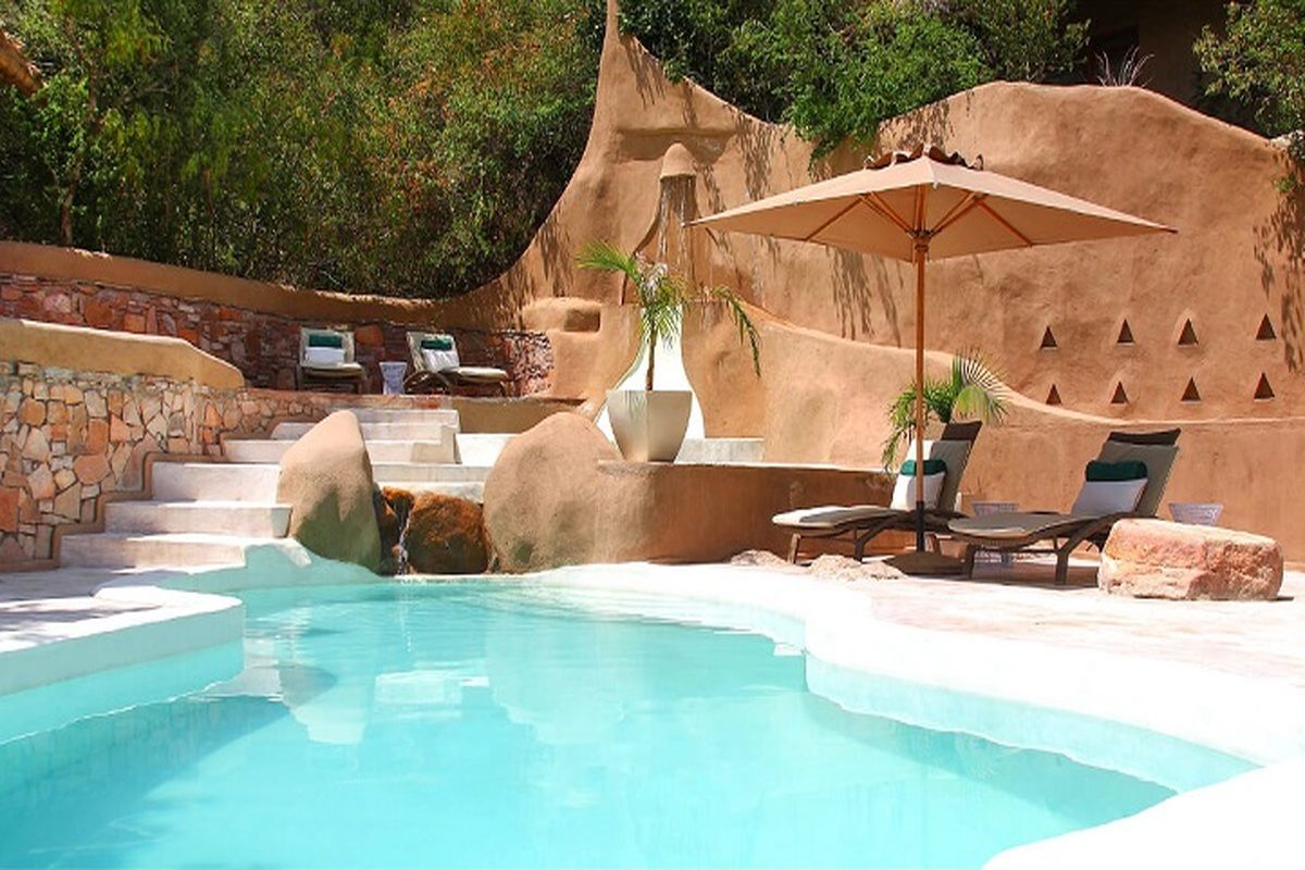 Een luxe eco lodge met zwembad