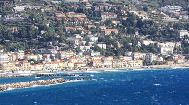Uitzicht op Ospedaletti, Ligurische Riviera