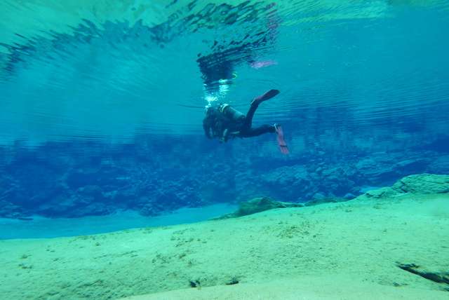 Snorkelen in de Silfrakloof in IJsland