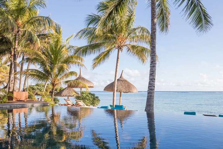 Geniet van het uitzicht in het prachtige infinity pool