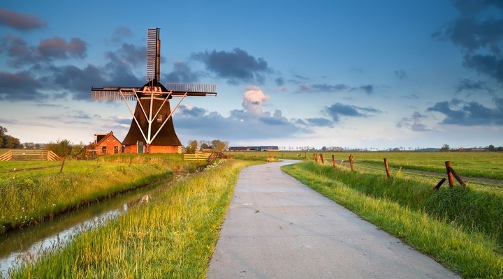 Molen in de ochtendzon, Groningen