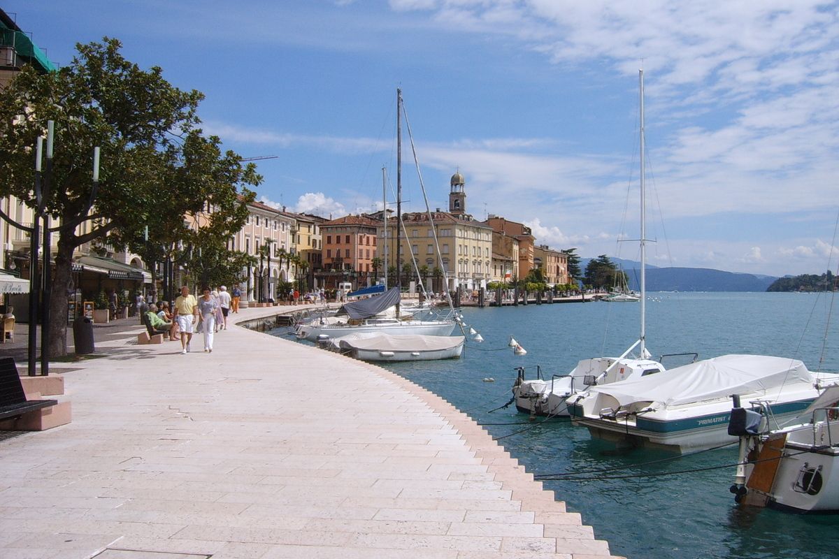 Boulevard in Salo, Gardameer