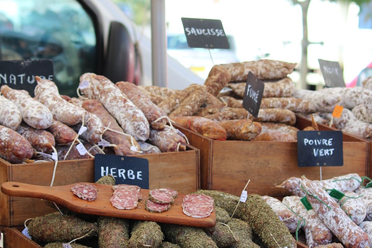 Diverse vleessoorten op de markt 