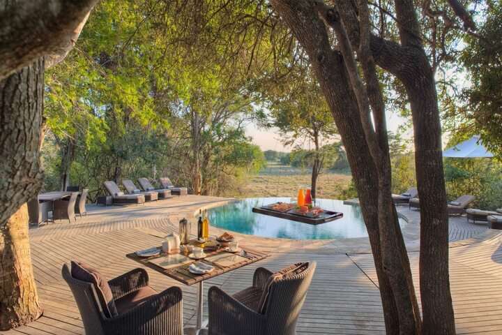Het zwembad van Phinda Forest Lodge