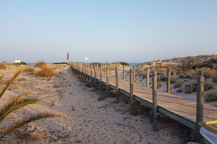 Pad richting Barril Beach