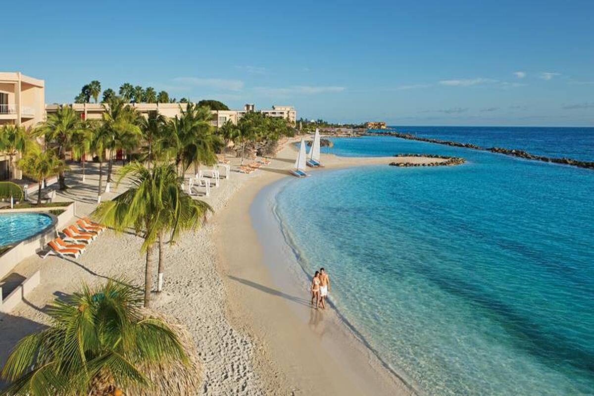 Het privé strand van Sunscape Resort