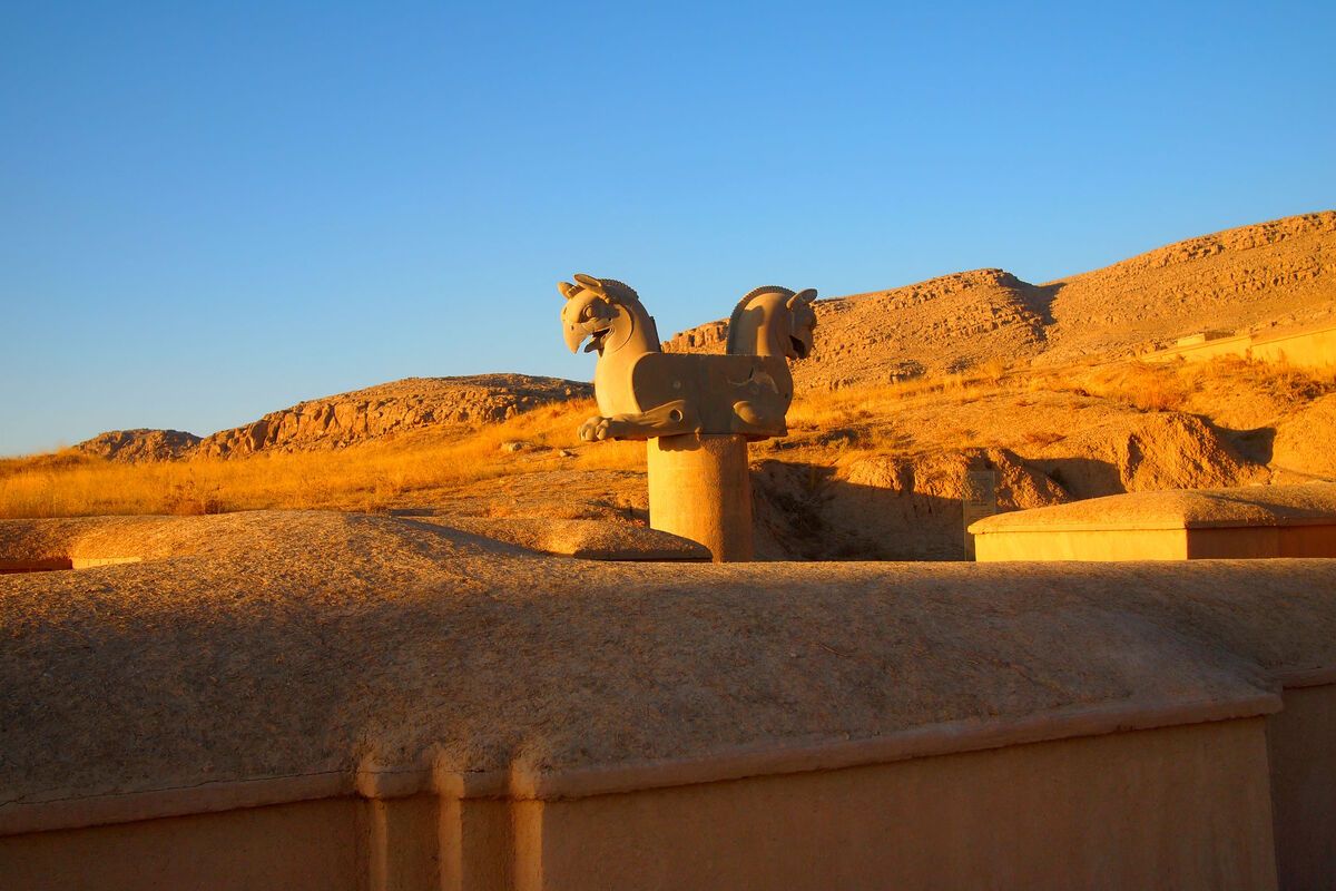 Tweekoppig standbeeld Shiraz Iran