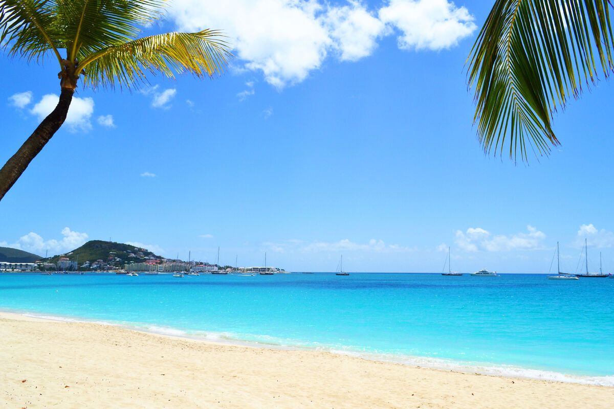 Caribisch strand Sint-Maarten