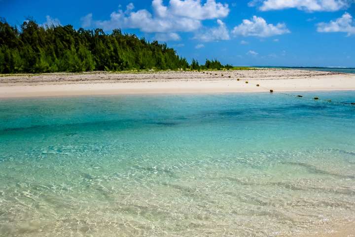 Het kristalhelder water van Ile aux Cerfs