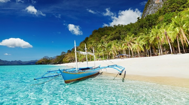 Tropisch strand op de Filipijnen