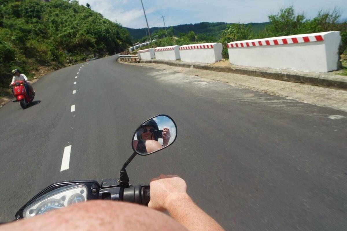 Op de scooter langs de Hai Van Pass
