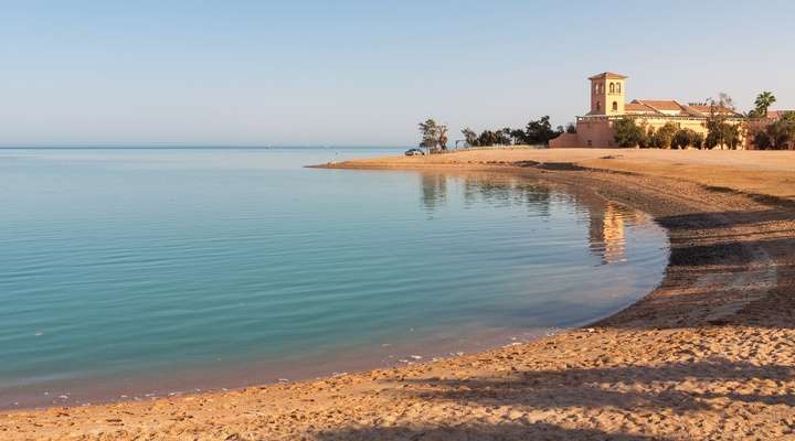 Het strand van El Gouna bij zonsondergang