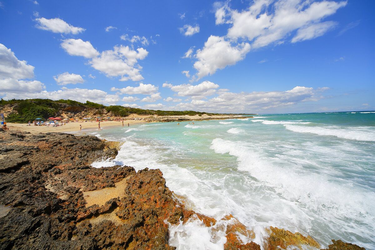 Geniet aan één van de strandjes nabij Ostuni