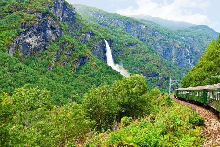 Met de trein door het lansschap van Flåm