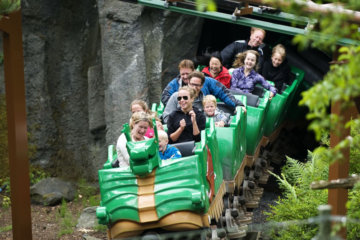 De drakenachtbaan in Legoland Billund