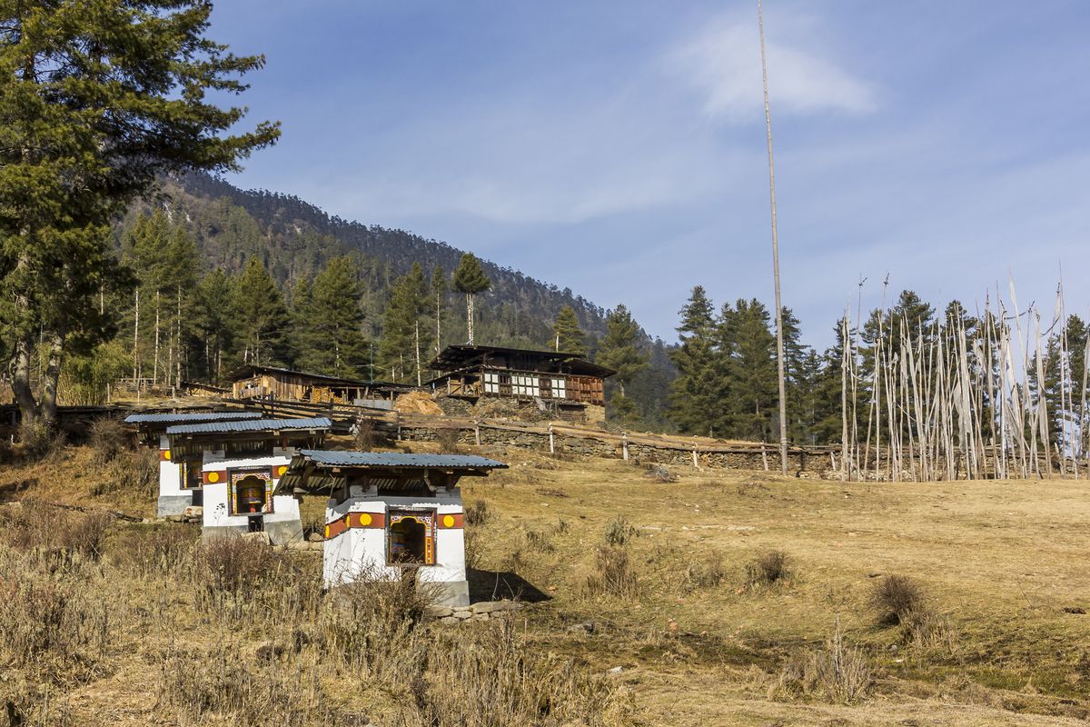 Boerenhuis en stoepa's, Phobjikha-vallei