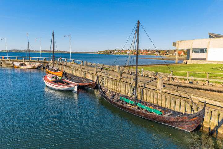 Vikingschepen in de haven van Roskilde