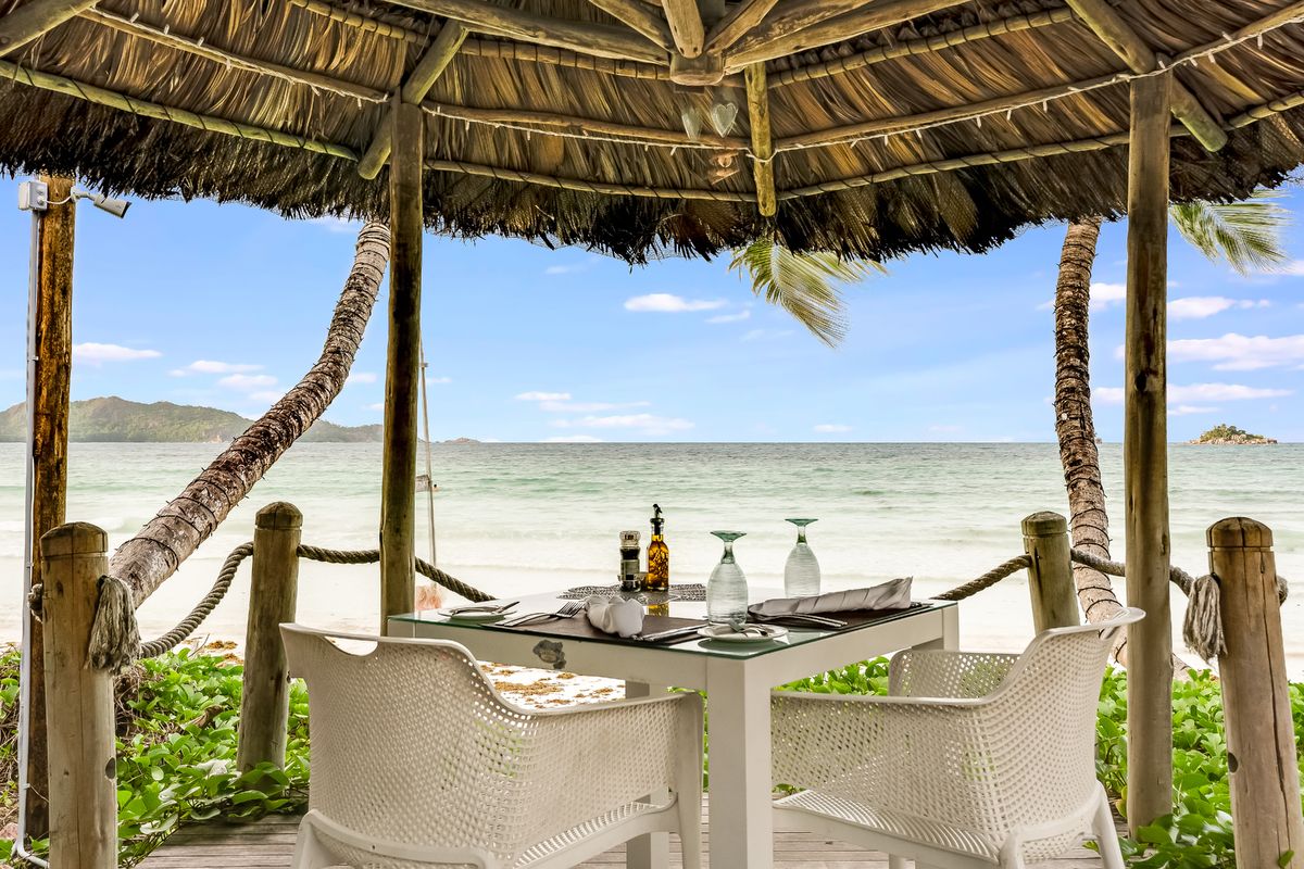 Lunchen aan het strand
