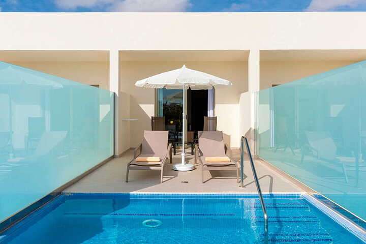 Zwembad van 'Tweepersoonskamer swim-up'