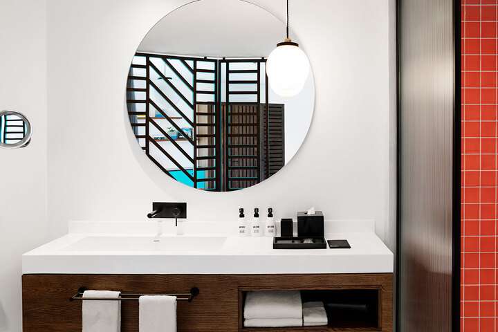 Poolside van 'Poolside'