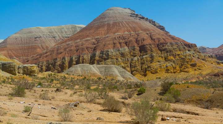 De Aktau bergen in Altyn-Emel National Park