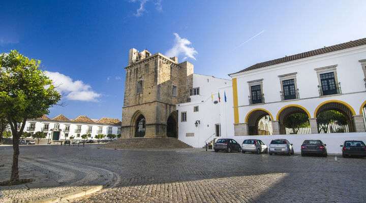 Historische kerk van Se in Faro, Portugal