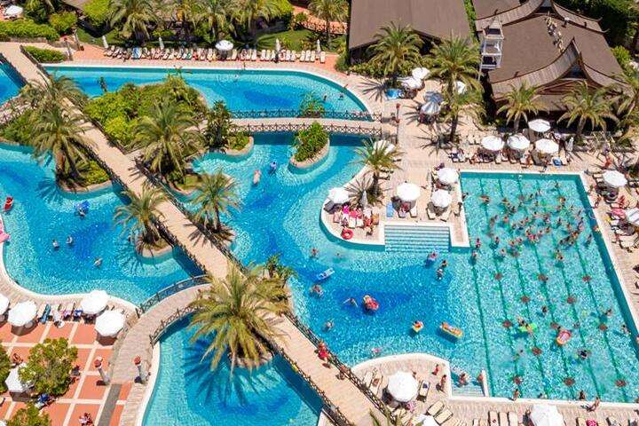 Het zwembad van Royal Wings