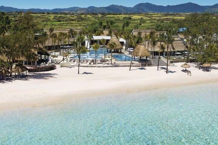 Ambre Resort and Spa is gelegen aan een prachtig wit strand