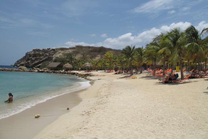 Witte zandstranden en azuurblauwe zee op Curaçao