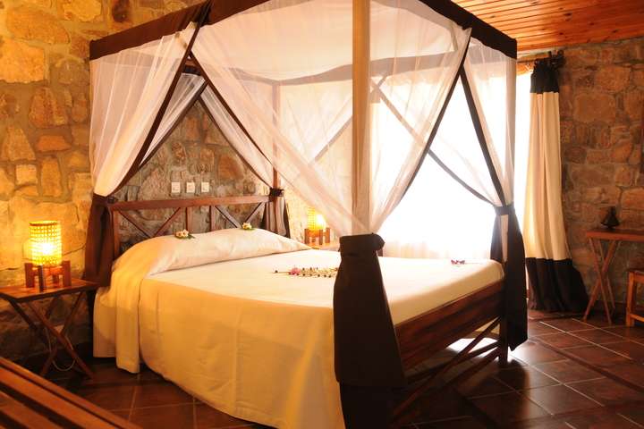 De kamer is eenvoudig en sfeervol met een prachtig uitzicht