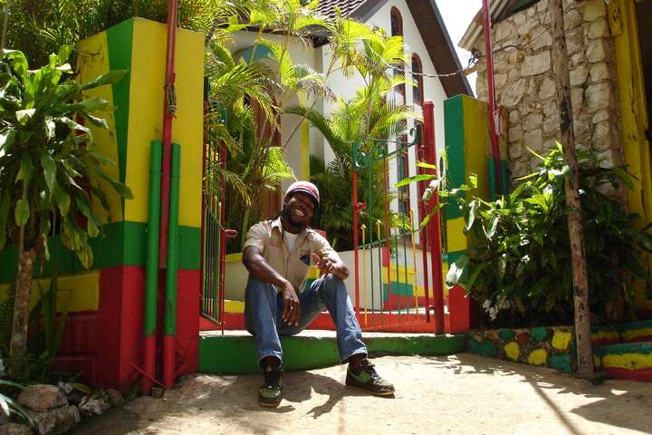 Gids mausoleum Bob Marley, Jamaica