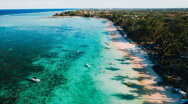 Kustlijn Belle Mare op Mauritius