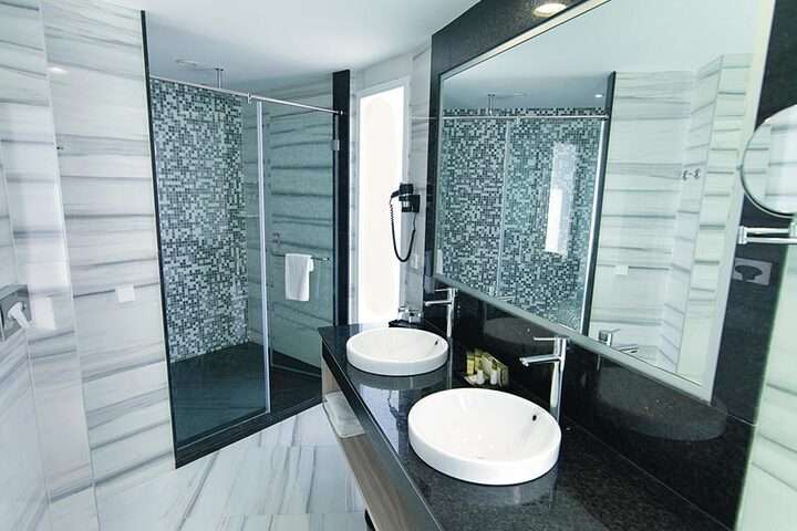 Riu palace bathroom
