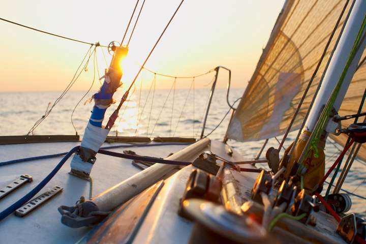 Zonsondergang tijdens het varen